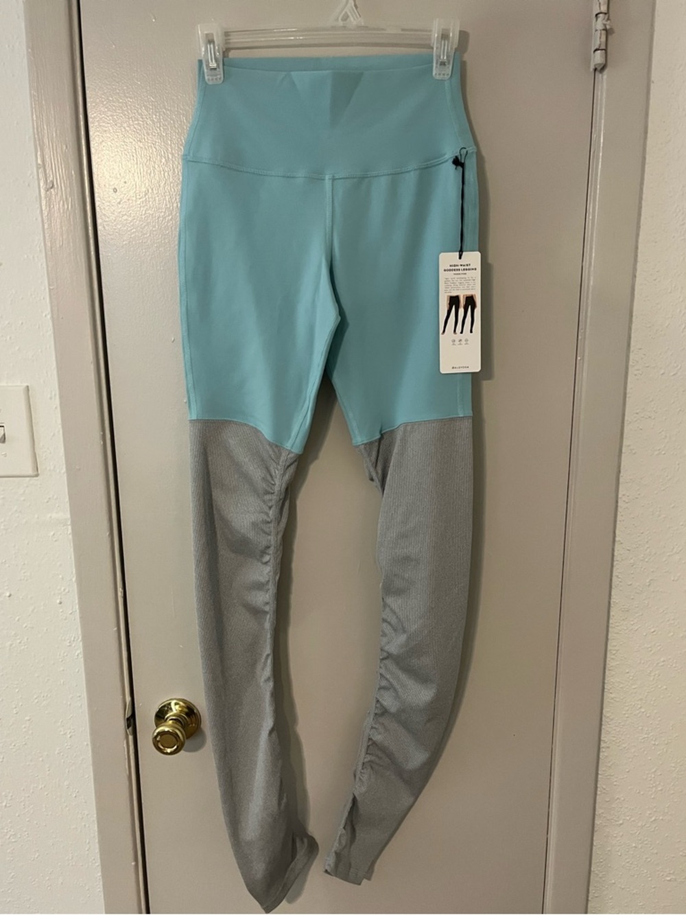 NWT ALO Yoga Aqua and Light Gray High-Rise Performance Leggings